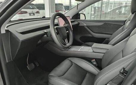 Tesla Model Y I, 2025 год, 6 985 000 рублей, 8 фотография