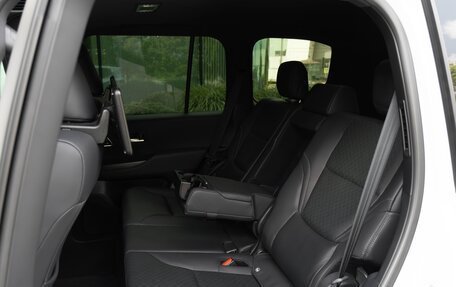 Toyota Land Cruiser, 2023 год, 12 600 000 рублей, 33 фотография