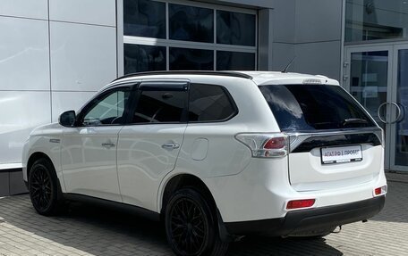 Mitsubishi Outlander III рестайлинг 3, 2014 год, 1 380 000 рублей, 5 фотография