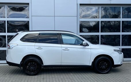 Mitsubishi Outlander III рестайлинг 3, 2014 год, 1 380 000 рублей, 8 фотография