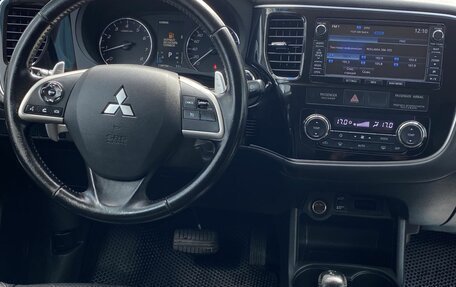 Mitsubishi Outlander III рестайлинг 3, 2014 год, 1 380 000 рублей, 12 фотография