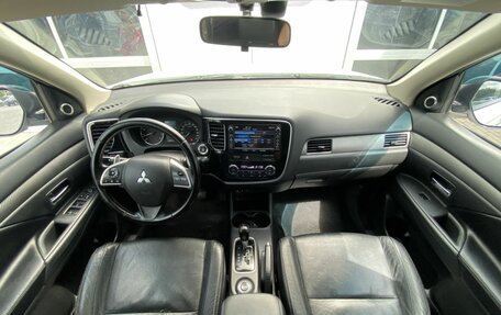 Mitsubishi Outlander III рестайлинг 3, 2014 год, 1 380 000 рублей, 10 фотография