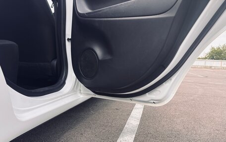 Toyota Vitz, 2019 год, 1 000 000 рублей, 17 фотография