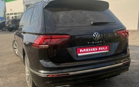 Volkswagen Tiguan II, 2020 год, 2 700 000 рублей, 3 фотография