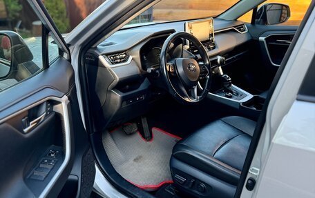 Toyota RAV4, 2020 год, 2 900 000 рублей, 6 фотография