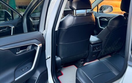 Toyota RAV4, 2020 год, 2 900 000 рублей, 8 фотография