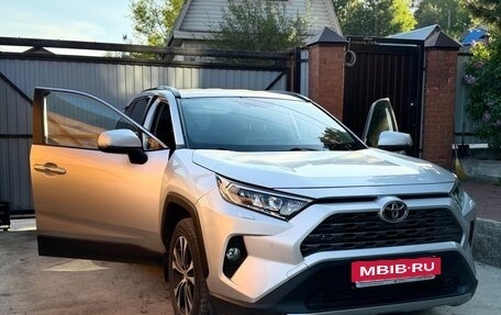 Toyota RAV4, 2020 год, 2 900 000 рублей, 5 фотография