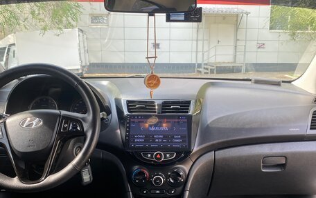 Hyundai Solaris II рестайлинг, 2011 год, 760 000 рублей, 9 фотография