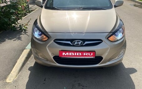 Hyundai Solaris II рестайлинг, 2011 год, 760 000 рублей, 12 фотография