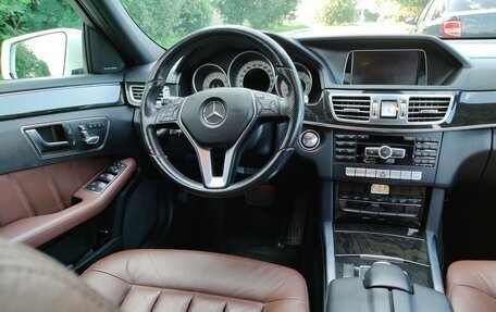 Mercedes-Benz E-Класс, 2013 год, 2 600 000 рублей, 34 фотография