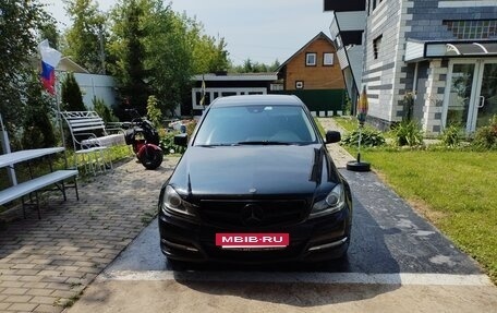 Mercedes-Benz C-Класс, 2011 год, 1 050 000 рублей, 2 фотография