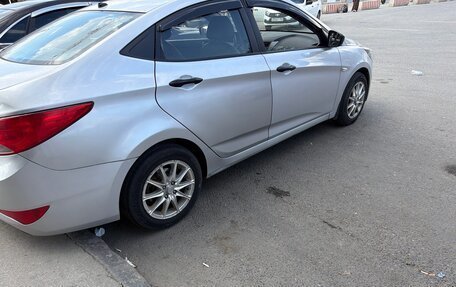 Hyundai Solaris II рестайлинг, 2015 год, 585 000 рублей, 3 фотография