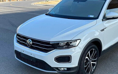 Volkswagen T-Roc I, 2022 год, 1 815 000 рублей, 4 фотография
