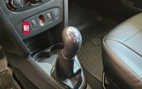 Renault Logan II, 2018 год, 1 000 000 рублей, 14 фотография