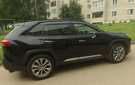 Toyota RAV4, 2021 год, 3 550 000 рублей, 9 фотография