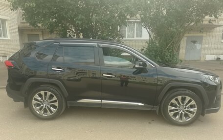 Toyota RAV4, 2021 год, 3 550 000 рублей, 8 фотография