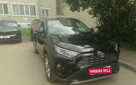 Toyota RAV4, 2021 год, 3 550 000 рублей, 3 фотография