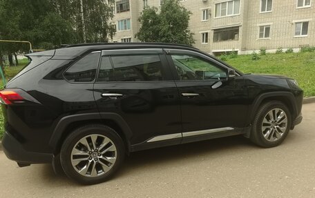 Toyota RAV4, 2021 год, 3 550 000 рублей, 10 фотография