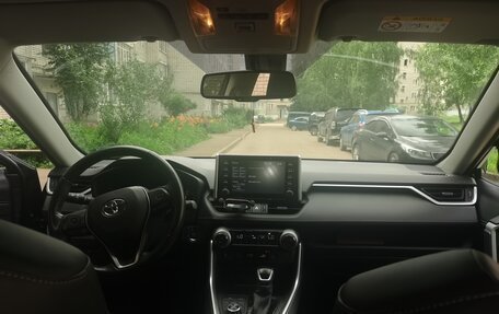 Toyota RAV4, 2021 год, 3 550 000 рублей, 18 фотография