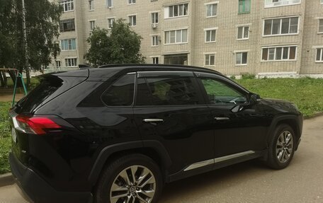 Toyota RAV4, 2021 год, 3 550 000 рублей, 16 фотография