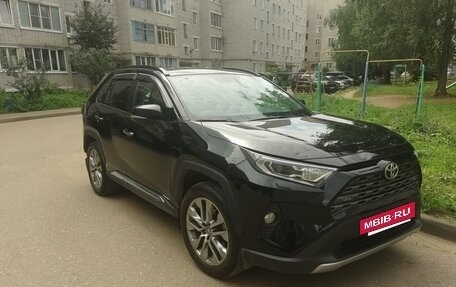 Toyota RAV4, 2021 год, 3 550 000 рублей, 4 фотография
