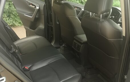 Toyota RAV4, 2021 год, 3 550 000 рублей, 23 фотография