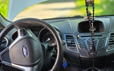 Ford Fiesta, 2015 год, 830 000 рублей, 6 фотография