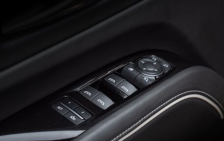 Cadillac Escalade V, 2021 год, 14 000 000 рублей, 16 фотография
