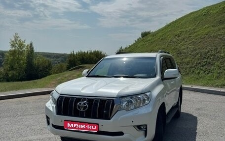 Toyota Land Cruiser Prado 150 рестайлинг 2, 2021 год, 4 399 000 рублей, 1 фотография