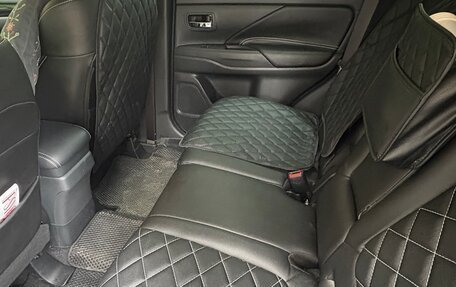 Mitsubishi Outlander III рестайлинг 3, 2022 год, 2 500 000 рублей, 14 фотография