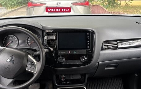 Mitsubishi Outlander III рестайлинг 3, 2022 год, 2 500 000 рублей, 13 фотография