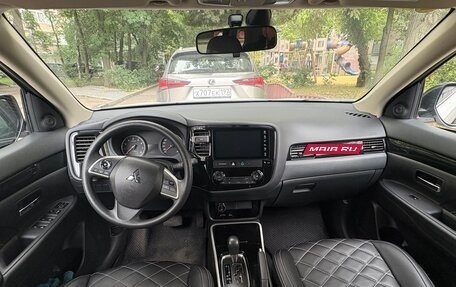Mitsubishi Outlander III рестайлинг 3, 2022 год, 2 500 000 рублей, 16 фотография