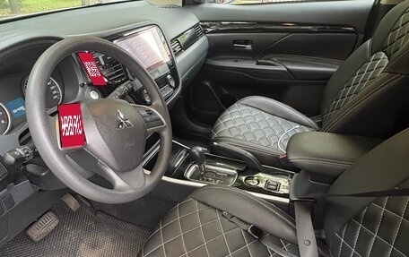 Mitsubishi Outlander III рестайлинг 3, 2022 год, 2 500 000 рублей, 15 фотография