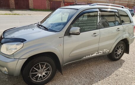 Toyota RAV4, 2004 год, 950 000 рублей, 4 фотография