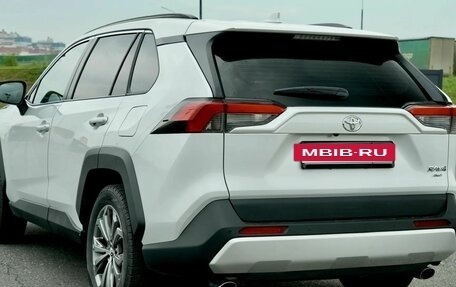 Toyota RAV4, 2024 год, 3 550 000 рублей, 2 фотография