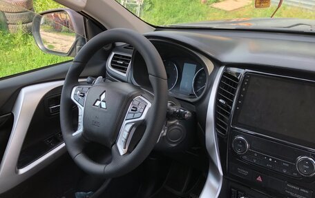 Mitsubishi Pajero Sport III рестайлинг, 2018 год, 1 900 000 рублей, 15 фотография