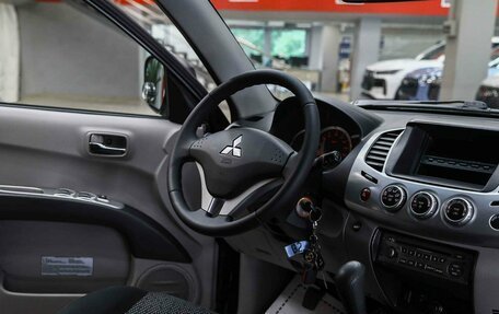 Mitsubishi L200 IV рестайлинг, 2011 год, 1 350 000 рублей, 9 фотография