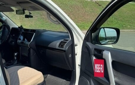 Toyota Land Cruiser Prado 150 рестайлинг 2, 2021 год, 4 399 000 рублей, 8 фотография