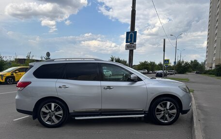 Nissan Pathfinder, 2016 год, 1 930 000 рублей, 6 фотография