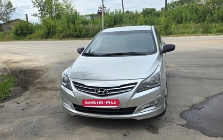 Hyundai Solaris II рестайлинг, 2016 год, 1 300 000 рублей, 2 фотография