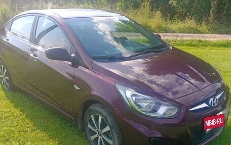 Hyundai Solaris II рестайлинг, 2011 год, 720 000 рублей, 3 фотография