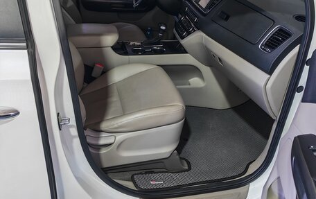 KIA Carnival III, 2018 год, 2 770 000 рублей, 30 фотография