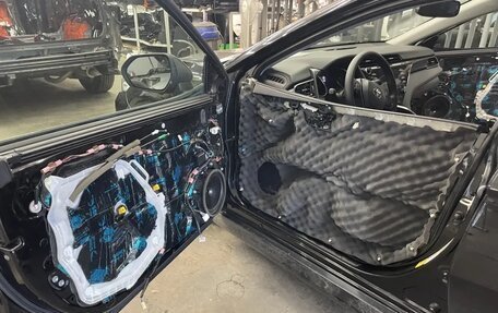 Toyota Camry, 2019 год, 2 300 000 рублей, 2 фотография