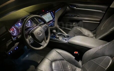 Toyota Camry, 2019 год, 2 300 000 рублей, 11 фотография