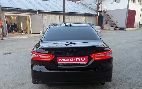 Toyota Camry, 2019 год, 2 300 000 рублей, 4 фотография