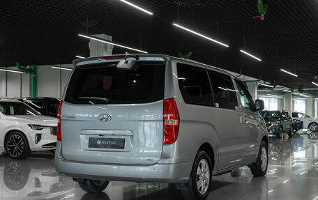 Hyundai Grand Starex Grand Starex I рестайлинг 2, 2019 год, 4 600 000 рублей, 5 фотография
