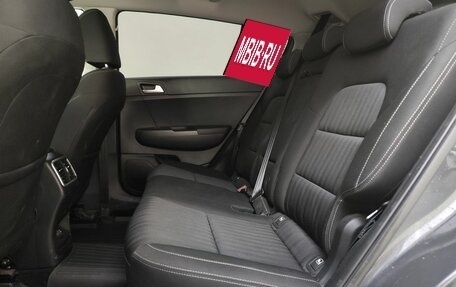KIA Sportage IV рестайлинг, 2020 год, 2 415 000 рублей, 15 фотография