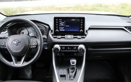 Toyota RAV4, 2021 год, 3 420 000 рублей, 9 фотография