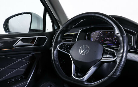Volkswagen Tiguan II, 2023 год, 3 998 000 рублей, 15 фотография