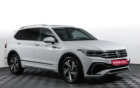 Volkswagen Tiguan II, 2023 год, 3 998 000 рублей, 4 фотография